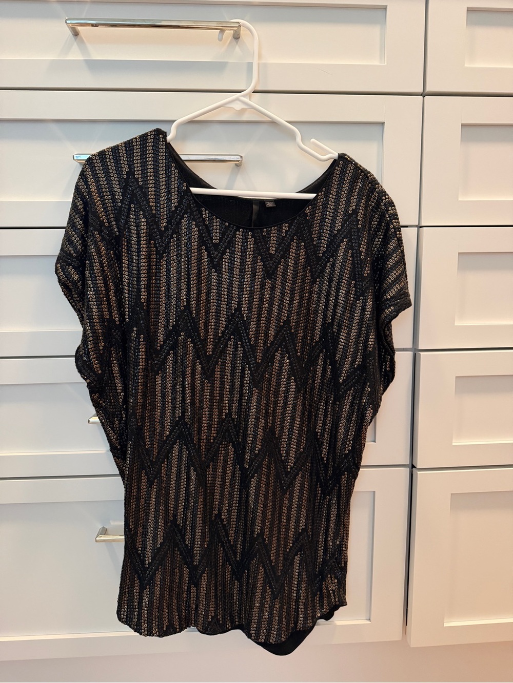 Joe’s Jean Black and Gold Zigzag Short Sleeve Tunic Top